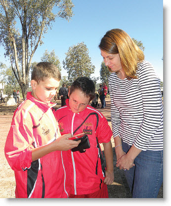 Georgia Standerwick shows Ty Neilson and Jacob Callister of Inverell the Myall Creek Memorial app. 