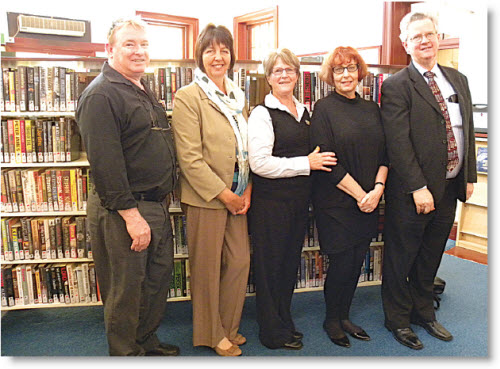 Tim Cox, Cr. Angela Doering, and Gail Phillpott, Kay Delahunt and Alex Byrne at the Bingara Library.
