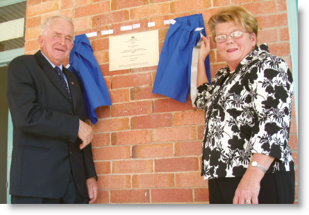 Peter and Brenda Pankhurst unveiling plaque
