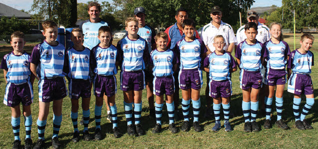 Under 10s and Under 12s rugby players were very happy to try on their new playing uniforms at the Central School last Thursday. From left: Cooper Sedon, Angus Marshall, Cooper Cory, Jay Sutton, Tobie Cover, Barnaby Munro, Harrison Tevaga, Jock Craddock, Cameron Tevaga, Bella Michell and Kyenan Sutton. With them are NSW Rugby Union development officers, Craig Warby and Brendan Power, and Rats’ representatives, Peter Tevaga, Jason Lewis and Chris Thomas.